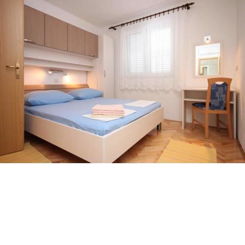 Apartments with a parking space Makarska - 2599