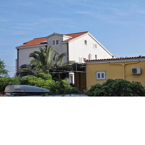 Apartments with a parking space Makarska - 6729