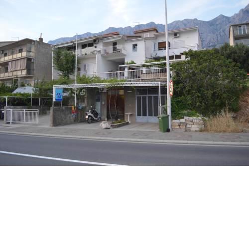 Apartments with a parking space Makarska - 6784