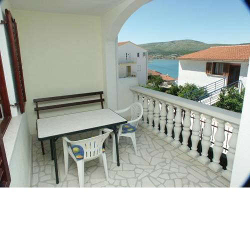 Apartments with a parking space Mastrinka, Ciovo - 2050