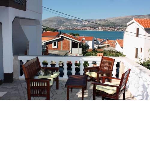 Apartments with a parking space Mastrinka, Ciovo - 4324
