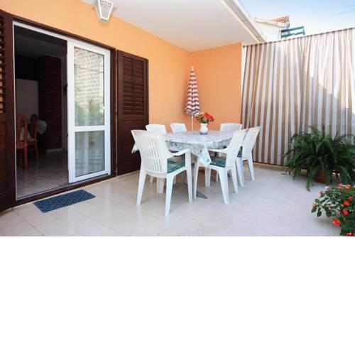 Apartments with a parking space Mirca, Brac - 728