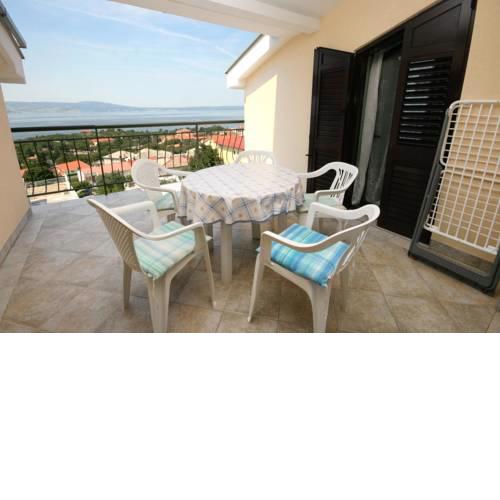 Apartments with a parking space Novi Vinodolski - 5593