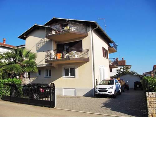 Apartments with a parking space Novigrad - 13511