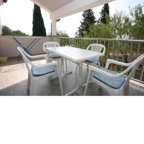 Apartments with a parking space Novigrad - 7017