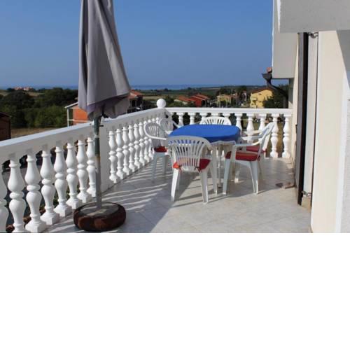 Apartments with a parking space Novigrad - 7037