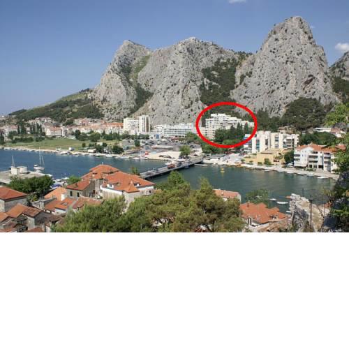 Apartments with a parking space Omis - 14290