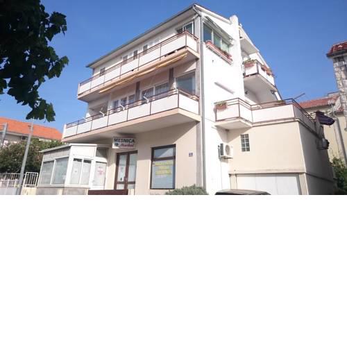 Apartments with a parking space Primosten - 12425