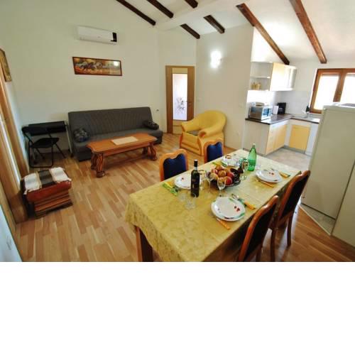 Apartments with a parking space Rovinjsko Selo, Rovinj - 16580