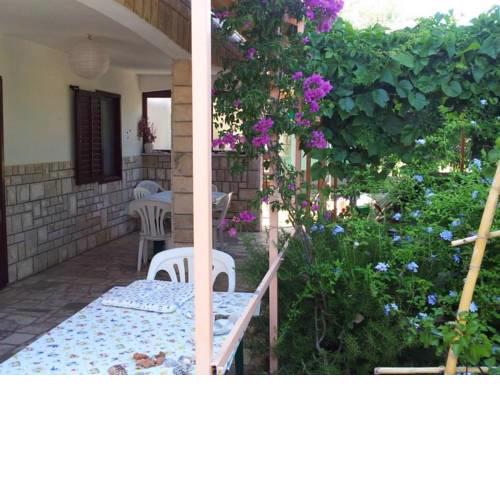 Apartments with a parking space Rukavac, Vis - 13337