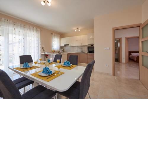 Apartments with a parking space Seget Donji, Trogir - 17755