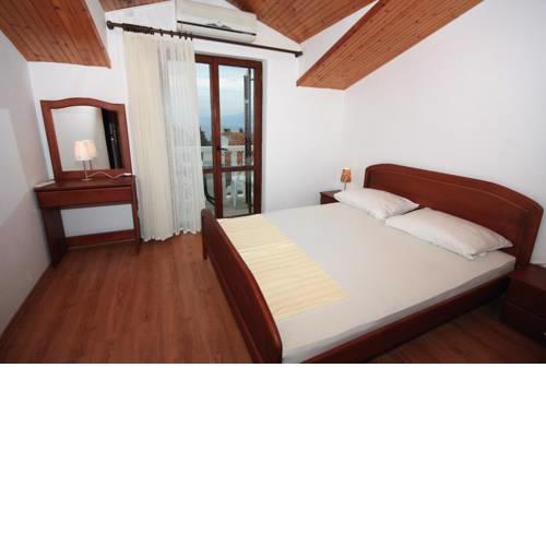 Apartments with a parking space Supetar, Brac - 5670