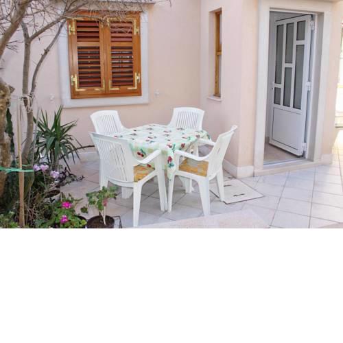 Apartments with a parking space Supetar, Brac - 6037