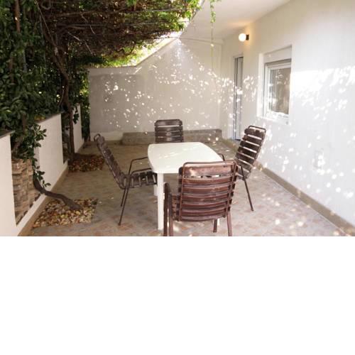Apartments with a parking space Sutivan, Brac - 5629