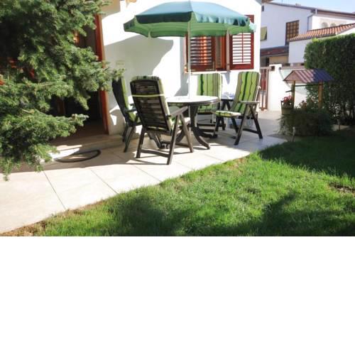 Apartments with a parking space Valbandon, Fazana - 7200