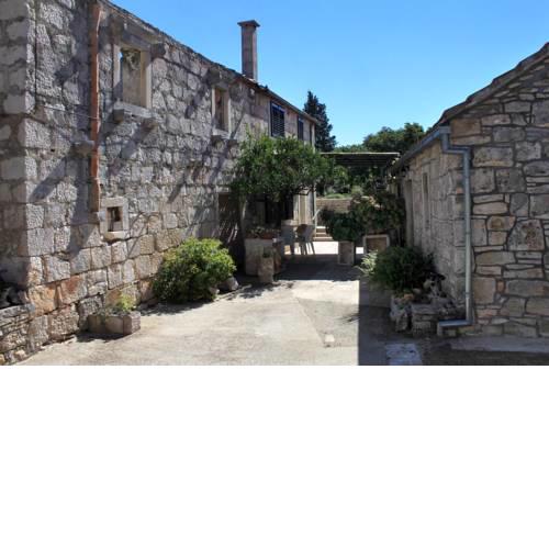 Apartments with a parking space Zrnovo, Korcula - 9239