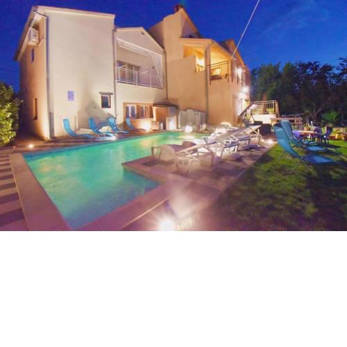 Apartments with a swimming pool Fazana - 11599