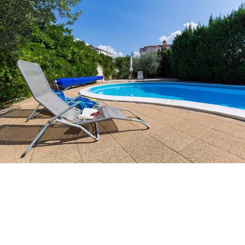 Apartments with a swimming pool Novigrad - 7078