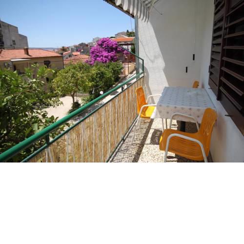 Apartments with WiFi Makarska - 6716