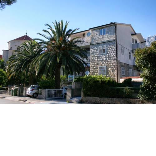 Apartments with WiFi Makarska - 6842