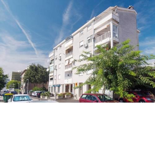 Apartments with WiFi Rijeka - 17933