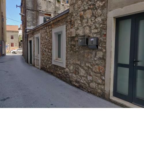 Apartments with WiFi Sibenik - 17118