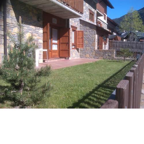 APARTMENTSUITESPAIN BAQUEIRA jardin