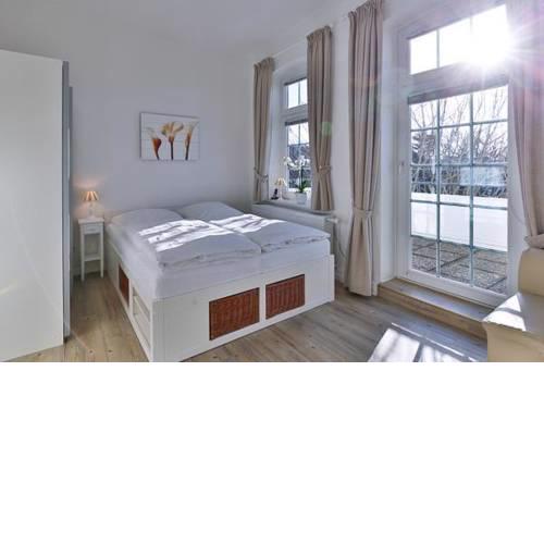 Appartement 5 mit Südbalkon in strandnaher Lage - Bäderstil-Villa in Wenningstedt/Sylt