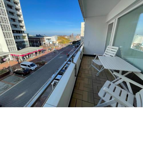 Appartement mit Badewanne am Strand und Balkon