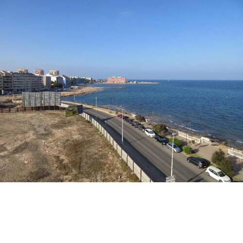 Appartment with swimming pool front of the sea