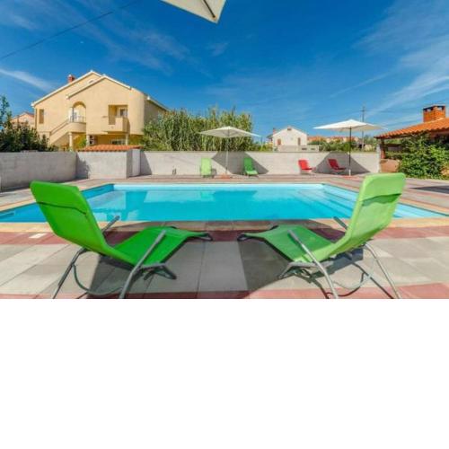 Apt DELLA with Pool, 50m from beach