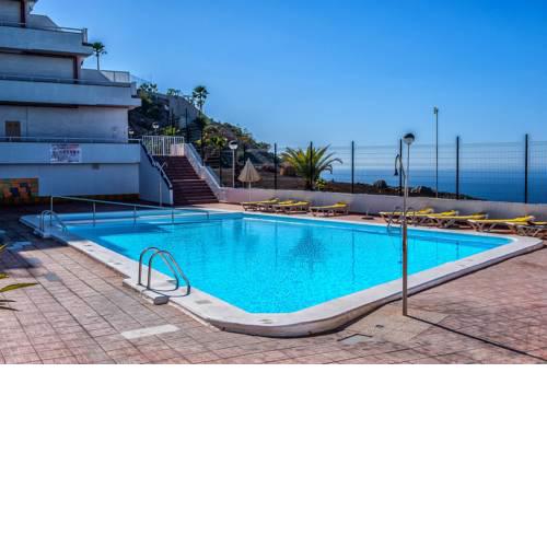 APT with sea view and large swimming pool