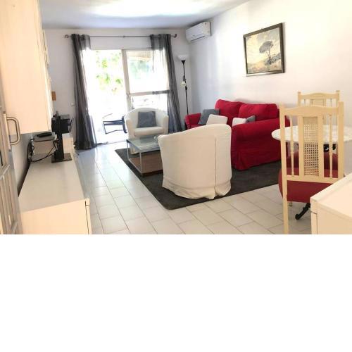 Apto. 2 dorm. Marbella 100m playa