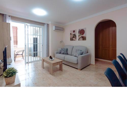 Apto ACHE, acogedor apartamento de 66 m con terraza, aire acondicionado y parking privado gratuito