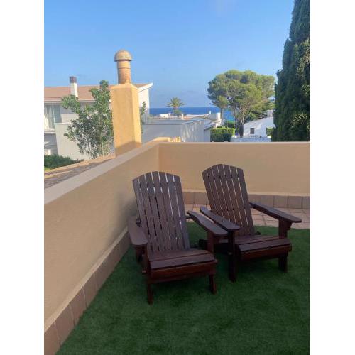Apto. con piscina y solárium con vistas al mar