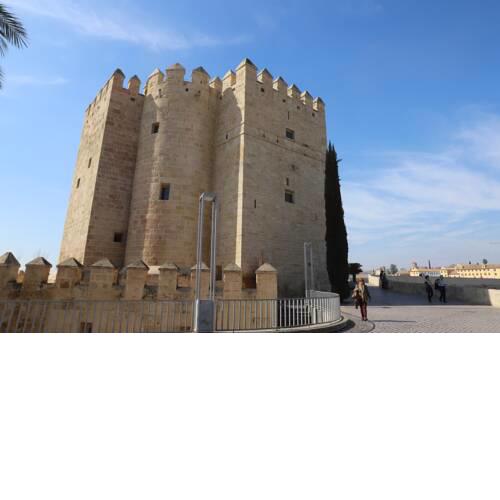 Apto. La Calahorra.Olvídate del coche y disfruta.