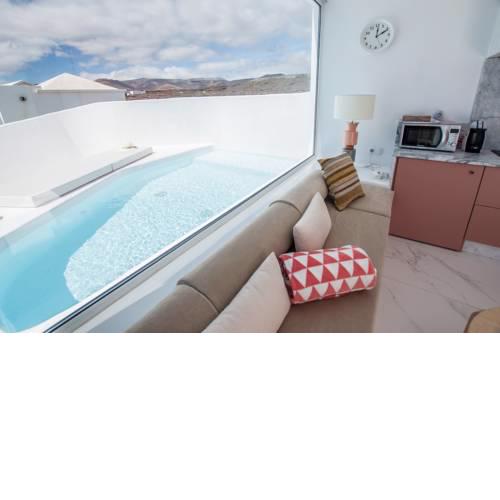 Aqua Blanca 2 Boutique Apartment with private pool