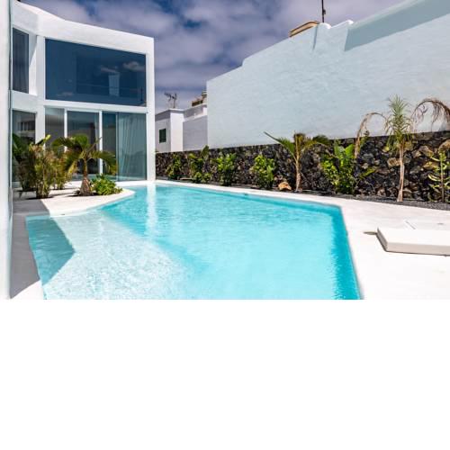 Aqua Blanca Boutique Apartments