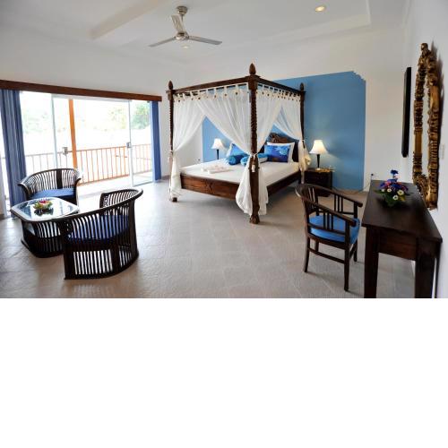Aquarius Beach Hotel
