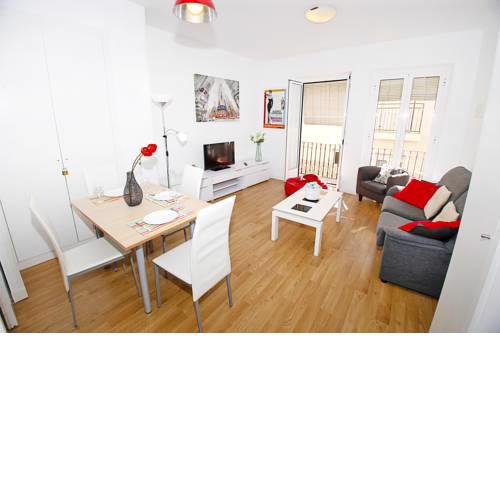 Argensola Apartment - 7 min walk to beach