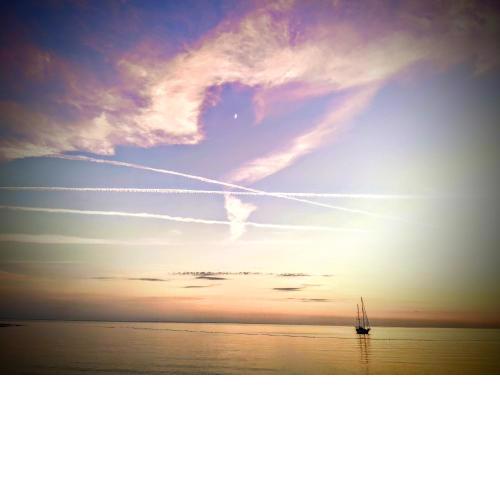 ARIA de luxe 4 star app, your piece of heaven by the sea & park
