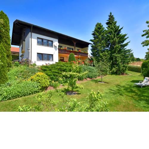 Sylvan Apartment in Arnschwang with Garden