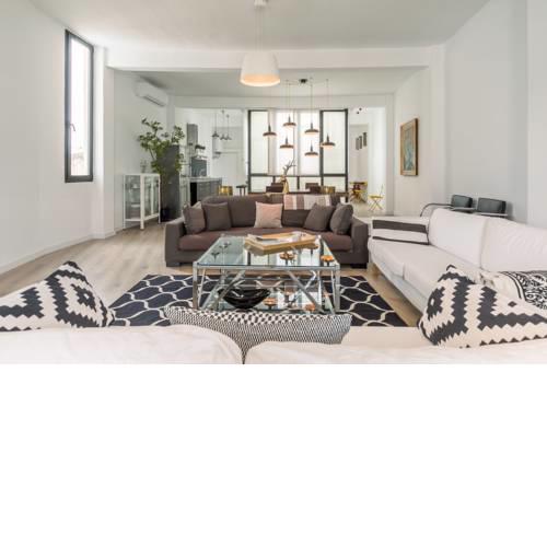 ART DESING, CENTER & SPACIOUS LUXURY APARTMENT o