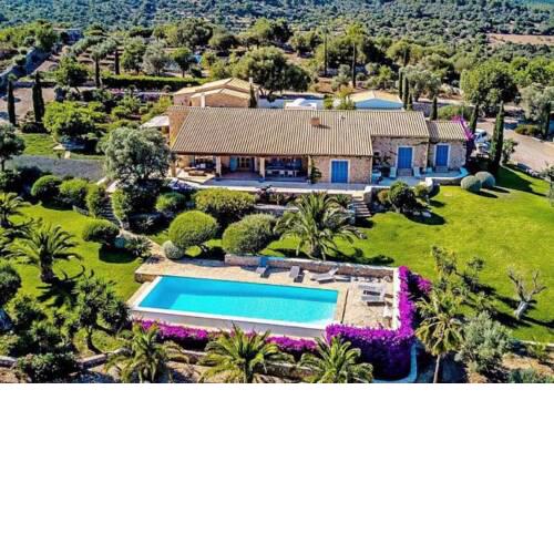 Arta Holiday Home Sleeps 12 with Pool and WiFi