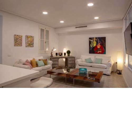 Artistic 2 Bed Apt just 4min to Pl.España