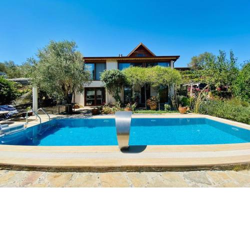 Artistic Villa Yasmincita with Private Pool