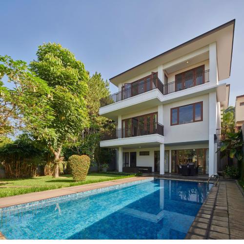 Asri Villa 5 bedrooms with a private pool