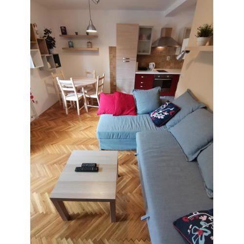 Astralis Apartments-Blondie