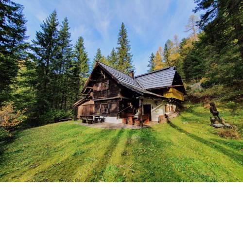 Athenian Alm House in the middle of the woods and a short distance from the ski lift