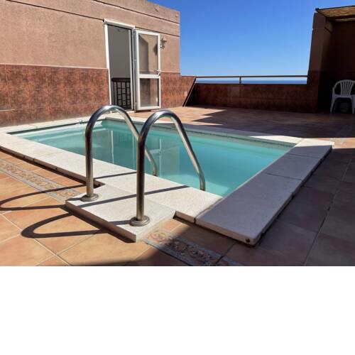 Ático con Piscina Privada e Impresionantes Vistas al Mar en Fuengirola